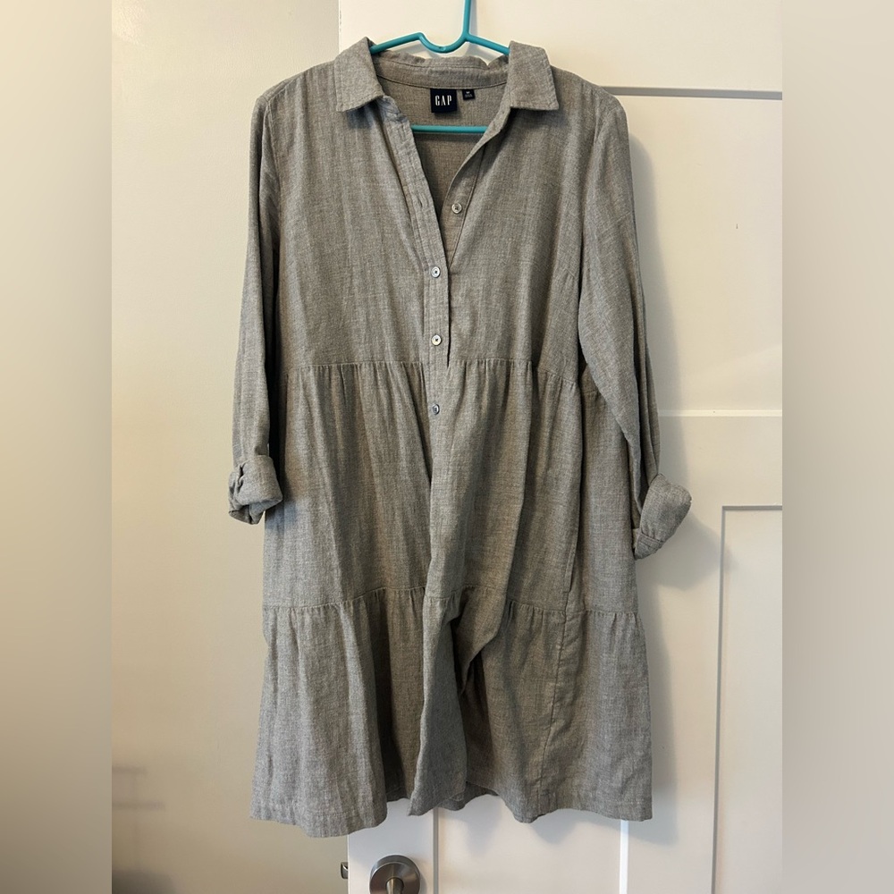 GAP Light Gray Long Sleeve Shirt